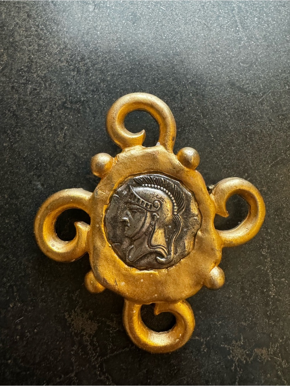 Large Vintage Large Gold Intaglio Roman Solider Cameo Coin Pendant Brooch Pin - Picture 9 of 9